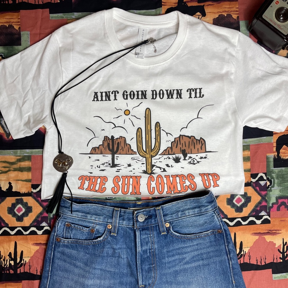 The sun comes up - CropTop